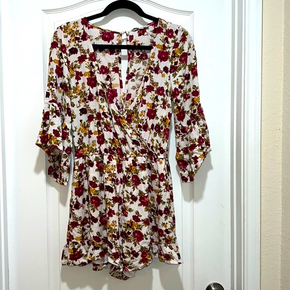 American Eagle Outfitters Pants - American Eagle Outfitters | Floral Romper | Size Medium